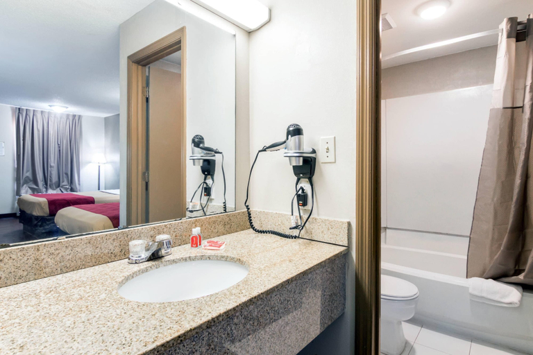 Bathroom 4, Econo Lodge Conyers, Rockdale