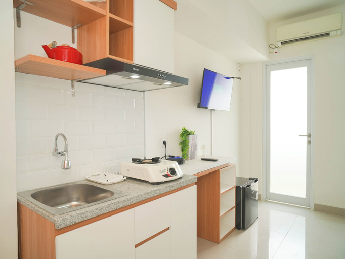 Private kitchen, Good Deal Studio At Cisauk Point Apartment, Tangerang