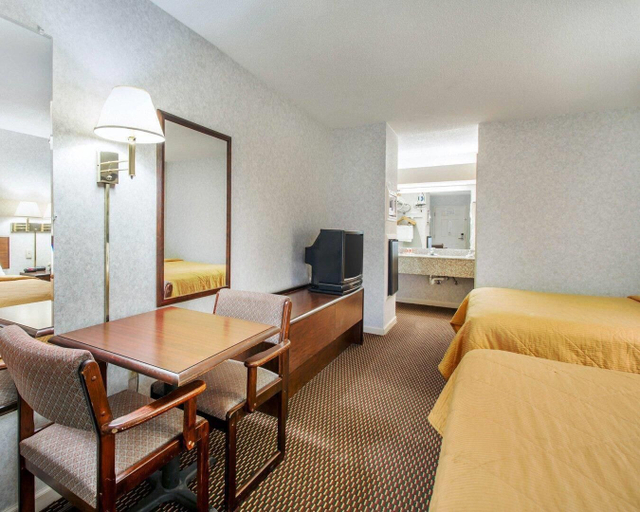 Bedroom 3, Econo Lodge Troy, Pike