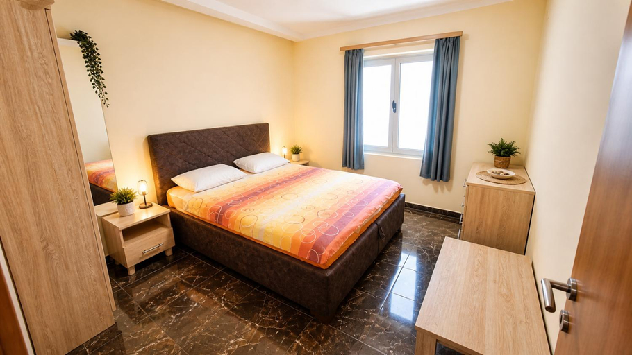 Bedroom 4, Blue sea apartments by ArniCare