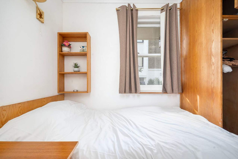 Room 3, Compact Studio in Vibrant Pimlico, London