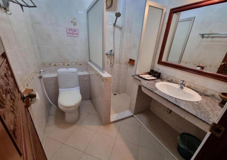 Bathroom 3, Khampiane Hotel, Vientiane