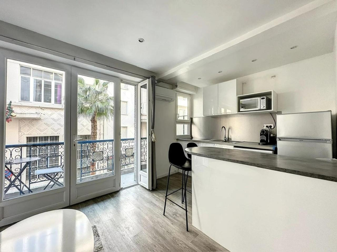Others 4, Superbe appartement avec terrasse centre-ville et plage à 5 min, Alpes-Maritimes