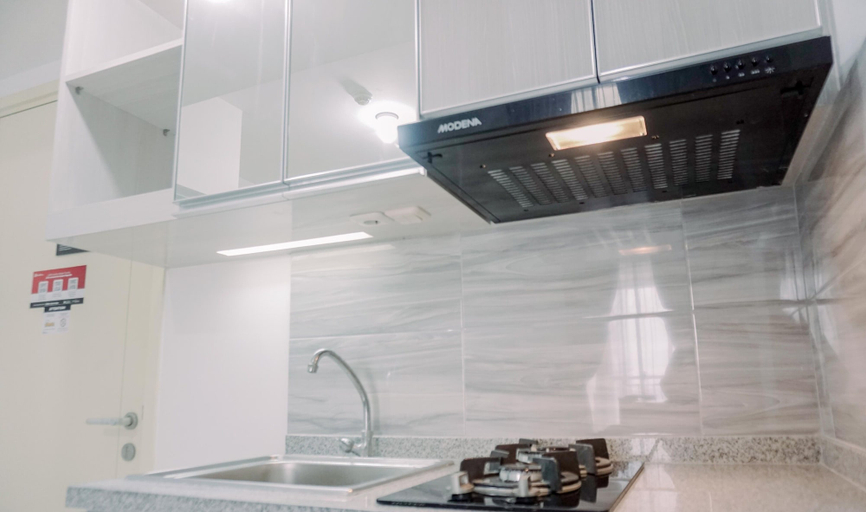 Private kitchen 5, Spacious And Homey 3Br At Apartment M-Town Residence, Tangerang