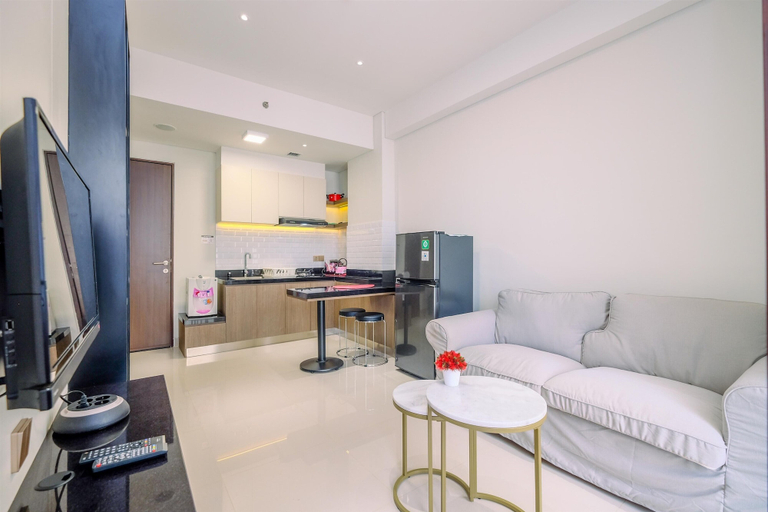 Living room 4, Comfortable 1Br With Extra Room At Transpark Cibubur Apartment, Depok