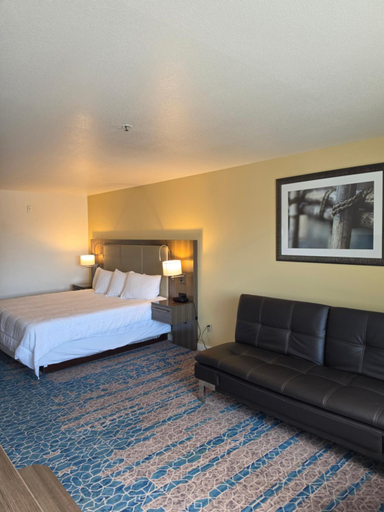 Bedroom 2, Omak Inn, Okanogan