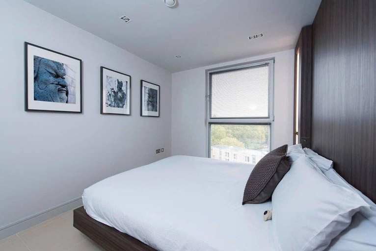 Room 5, Stylish Penthouse With London Views, London