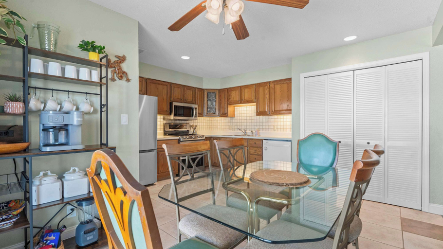 Private kitchen 3, Have It All Stay Central, Swim Often, Camden