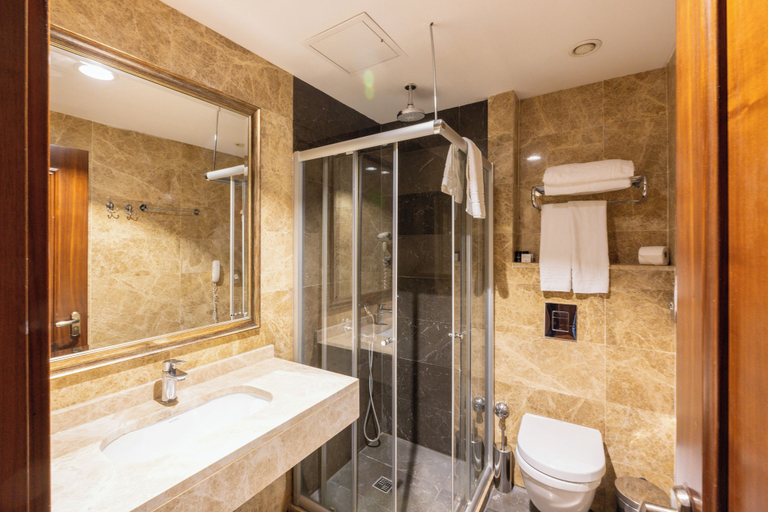 Bathroom 5, Crestium Taksim Prive&Spa, Beyoğlu