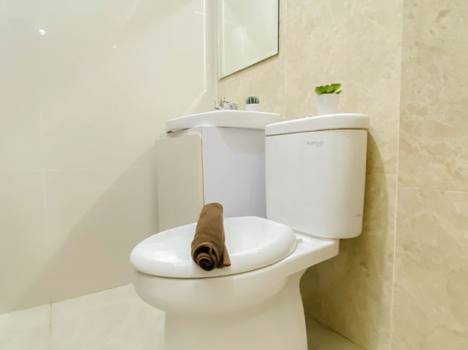 Bathroom 5, Minimalist Studio Space At Transpark Cibubur Apartment, Depok