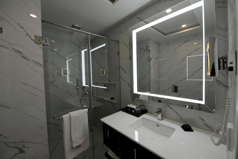 Bathroom 5, The Nishat, Lahore