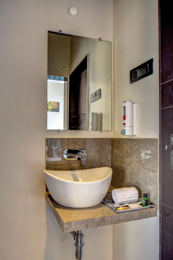 Bathroom 4, Hotel Holiday Plus, Satara