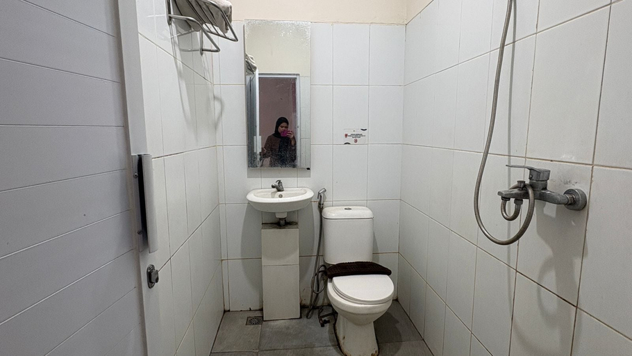 Bathroom 4, Hotel O near Mall Boemi Kedaton formerly, Bandar Lampung