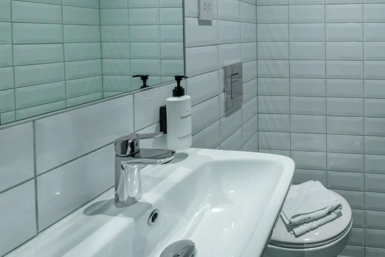 Bathroom 5, Easyhotel London Victoria, London