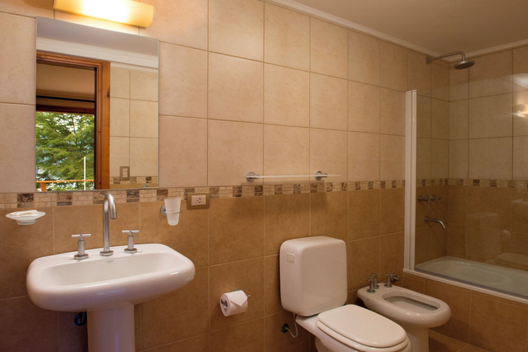 Bathroom, Hostería La Camila, Los Lagos