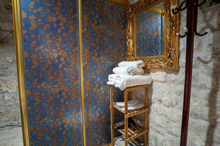 Bathroom 4, Sermest House, Merkez