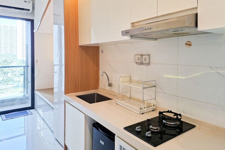 Private kitchen 3, Chic And Comfortable Studio Room At Apartment Sky House Bsd, Tangerang Selatan