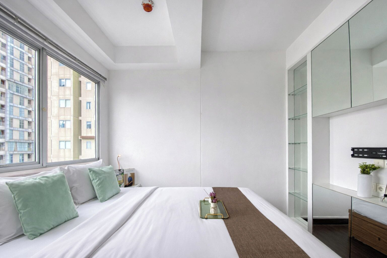 Room 4, Lavish White 1Br With Working Room At Pakubuwono Terrace Apartment, Jakarta Selatan