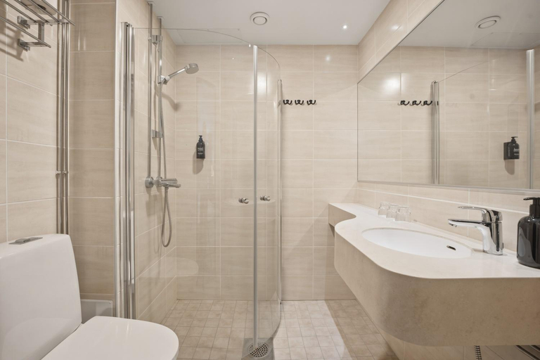 Bathroom 5, Scandic Imatran Valtionhotelli, South Karelia