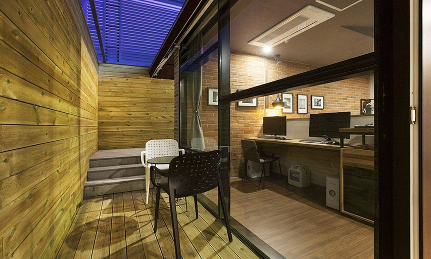 Others 5, Busan Yeonsan Togok Brown Dot, Yeonje