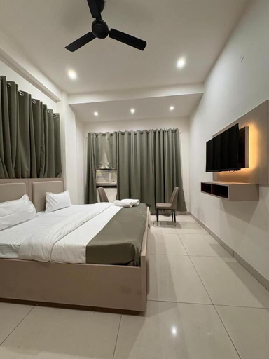 Room 2, Shft-In Hotel, Gautam Buddha Nagar