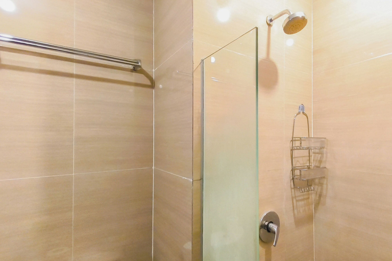 Bathroom 3, Tranquil 2Br For 3 Pax At Linden Apartment, Surabaya