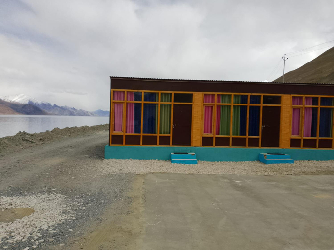 Exterior & Views 5, snow land wooden cottage, Leh