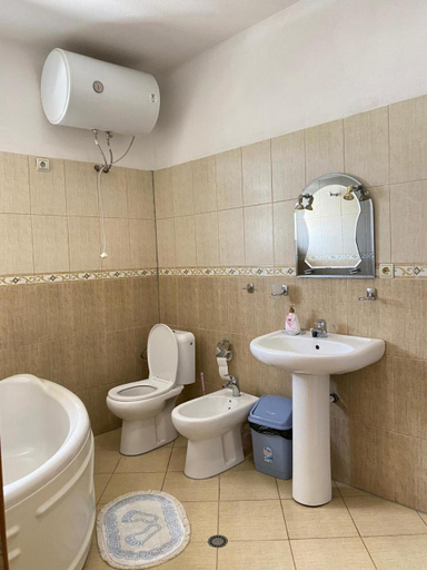 Bathroom, Roel's Guest House 1, Pogradecit