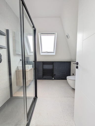 Room 2, Modern Apartment in Moss Hall Court, London