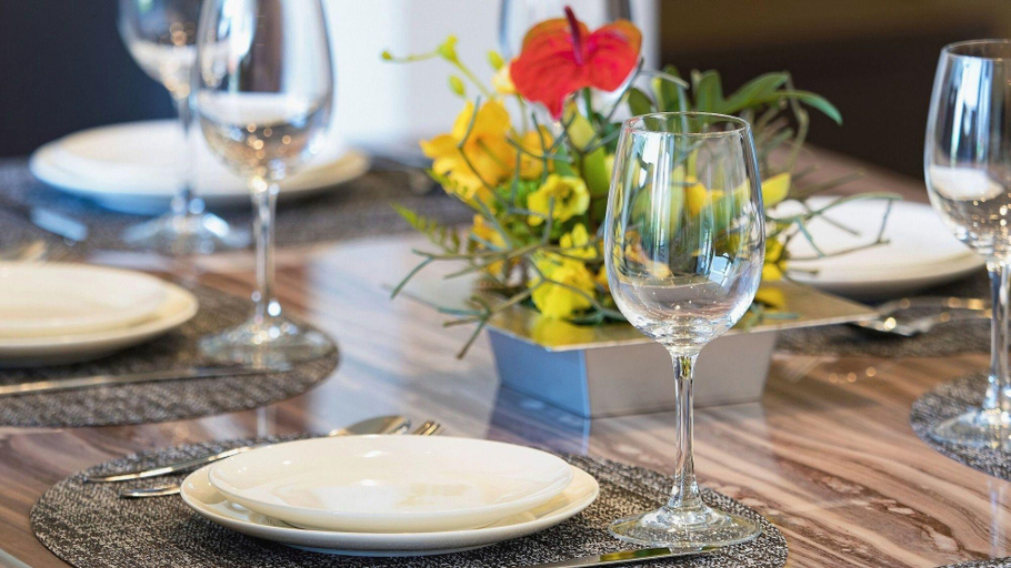 Food & Drinks, Sumuide Terrace H, Nago