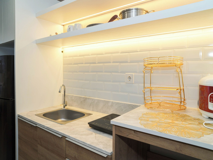 Private kitchen 3, Chic Brown Touch Studio At Apartment Collins Boulevard, Tangerang
