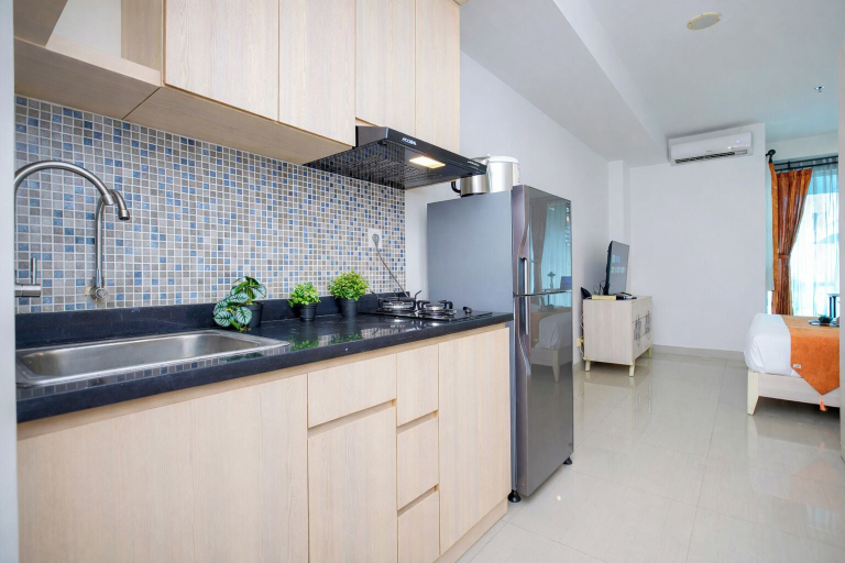Private kitchen 2, Calming And Restful Studio At Apartment Grand Kamala Lagoon, Bekasi