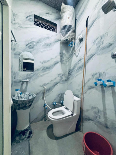 Bathroom 3, Shubhadra Guest House, Mathura