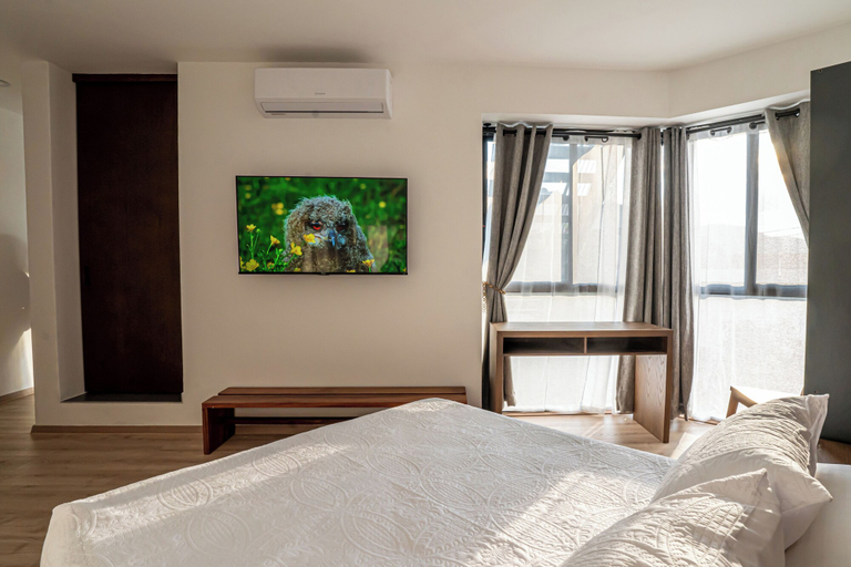 Room 2, Laurelian Lofts, Del Centro