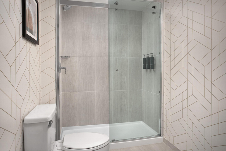 Bathroom 5, Doubletree by Hilton Philadelphia Airport, Philadelphia