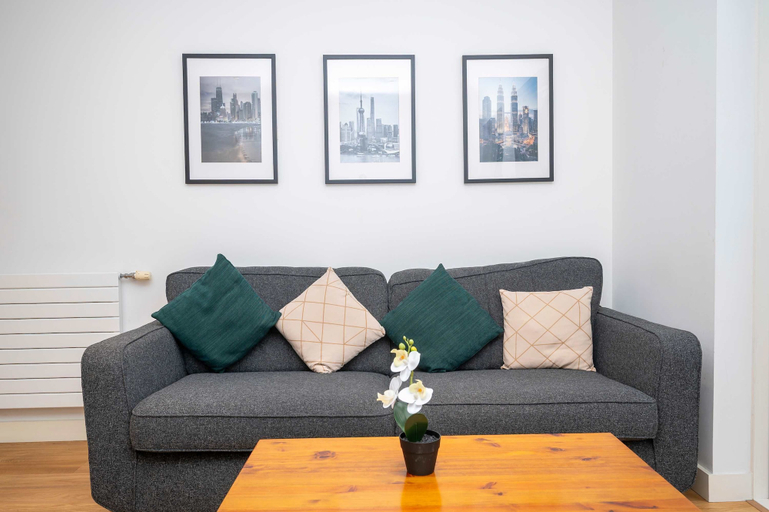 Room 4, Modern Flat in Canning Town, London
