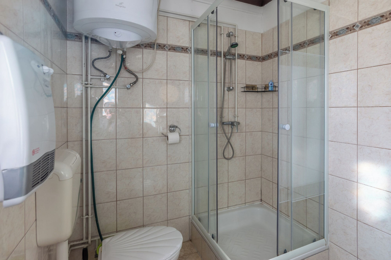 Bathroom 4, Karesz Holiday Home /w Terrace & Garden, Nagykanizsai/Zalakaros