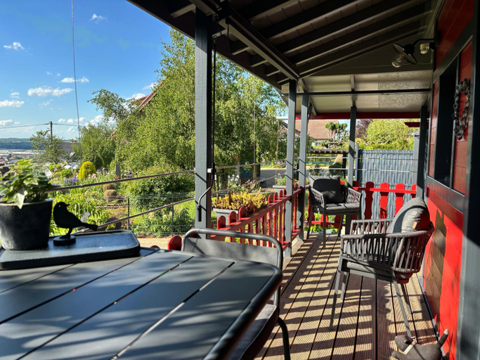 Food & Drinks 3, TiNY HOUSE LE CHALET LIT KING SIZE -TERRASSE - PETIT DEJEUNER-CLIMATISATION -PARKING, Haute-Saône