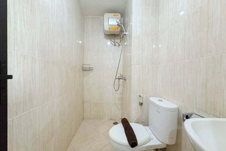 Bathroom 4, Classic And Warm 2Br At Apartment Malioboro City, Sleman