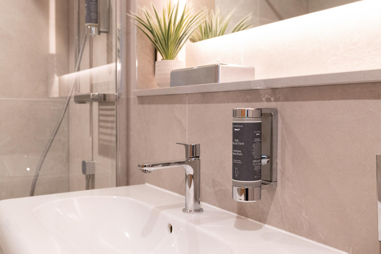 Bathroom 3, PREMIER SUITES Edinburgh Fountain Court, Edinburgh