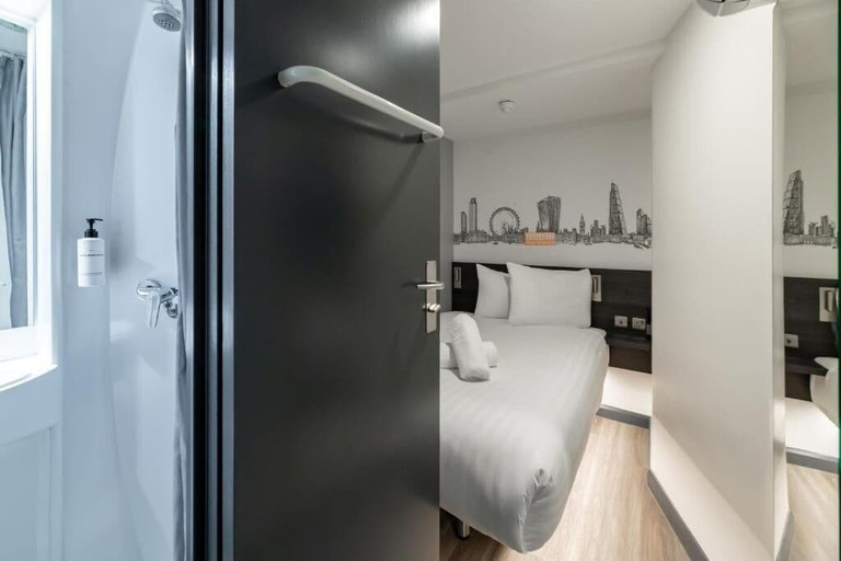 Bathroom 4, Easyhotel London Victoria, London