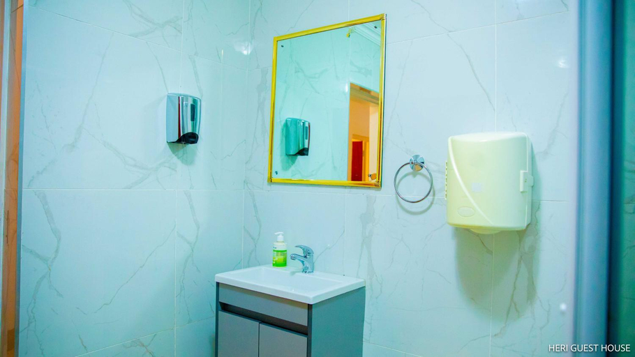 Bathroom 3, Heri guest house, City of Johannesburg