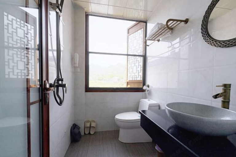 Bathroom 4, Longxingtang, Huangshan