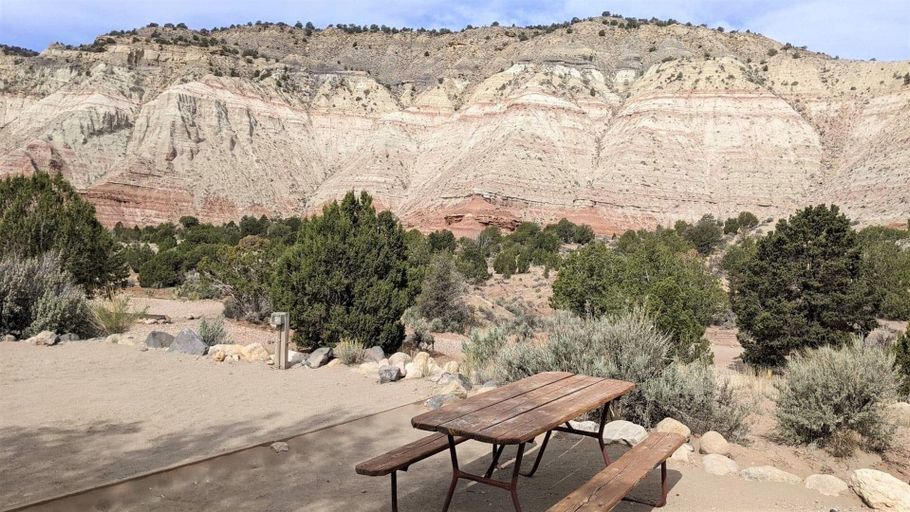 Outdoor dining 5, Bryce Canyon RV Resort, Garfield