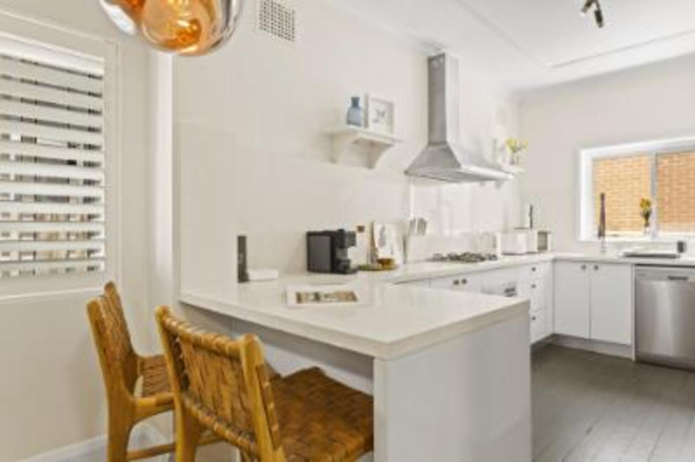 Kitchen 5, Comfy 2-Bed Apartment with A/C throughout, Sydney