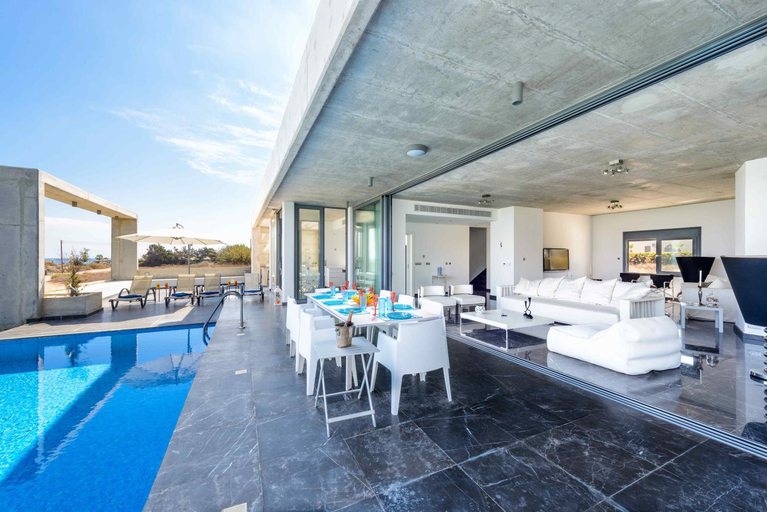 Food & Drinks, Luxury villa by the sea with heated pool