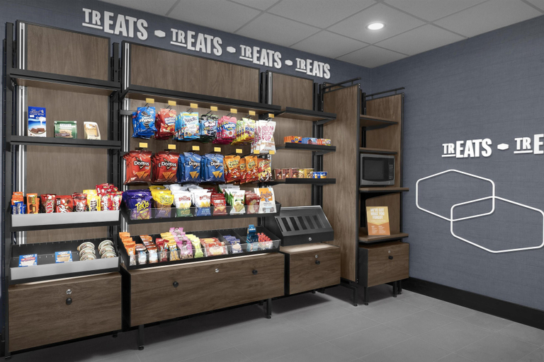 Food & Drinks 5, Hampton Inn & Suites Mishawaka/South Bend at Heritage Square, Saint Joseph