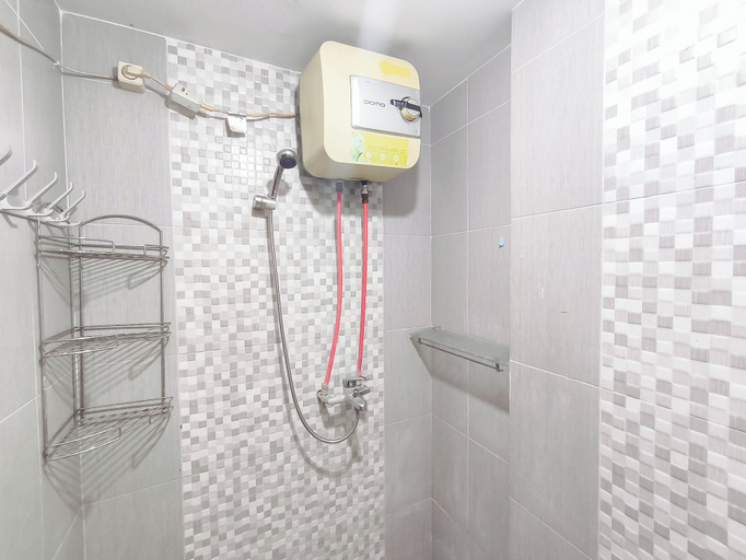 Bathroom 2, Great Choice 2Br Apartment At Gateway Ahmad Yani Cicadas, Bandung