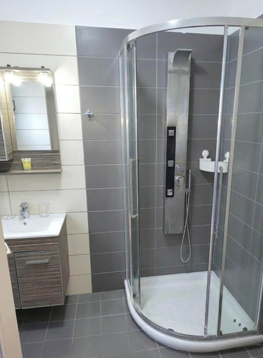 Bathroom 5, Mochlos Studios, Crete