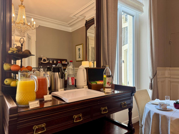 Food & Drinks 2, Les Suites de l'Enclos - L'Enclos de l'Eveche, Pas-de-Calais